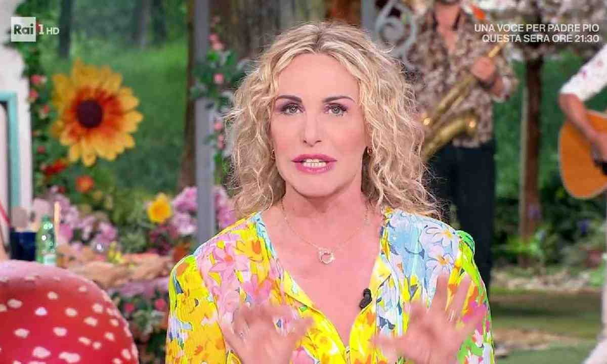 Antonella Clerici pietrificata, costretti a interrompere È Sempre Mezzogiorno | L’ingresso in studio non era previsto