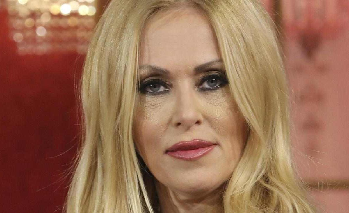 Roberta Bruzzone, scontro violento dietro le quinte: hanno fatto saltare tutto | Contratto stracciato