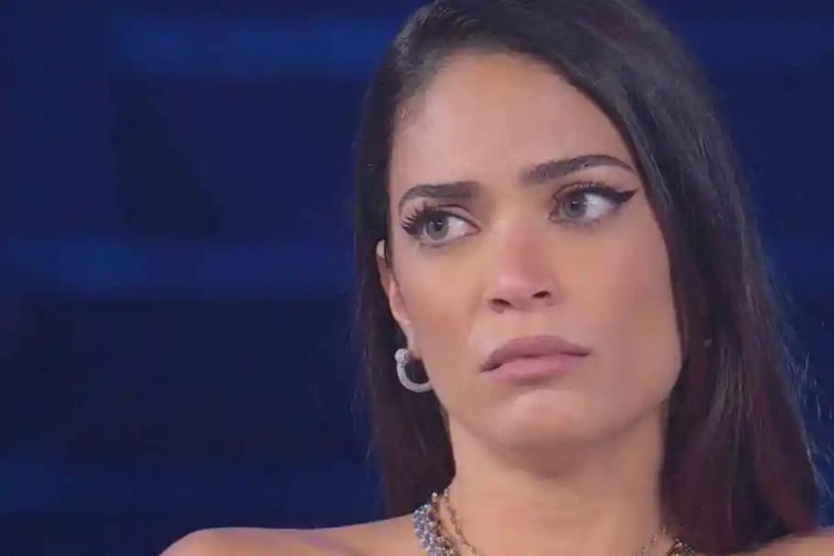 Elodie, caos improvviso : l’annuncio sul palco nasconde altro | I fan temono sia successo qualcosa di serio