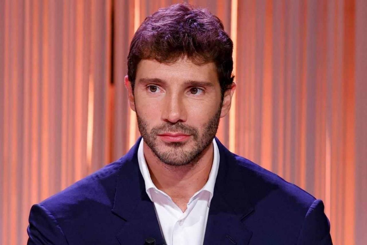 Stefano De Martino, è stato beccato: la nuova fiamma che cercava di tenere nascosta | il nome che nessuno si aspettava