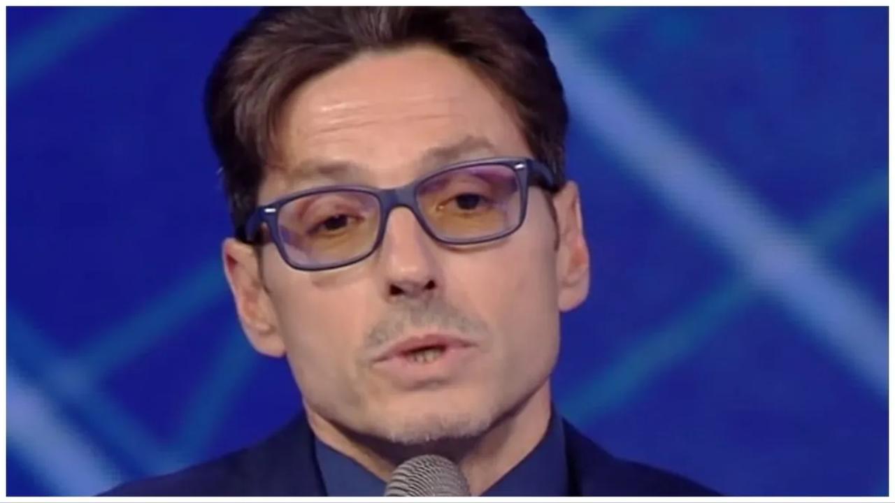 Pier Silvio Berlusconi senza pietà, cancella il programma televisivo più seguito | Clima tesissimo dietro le quinte di Mediaset