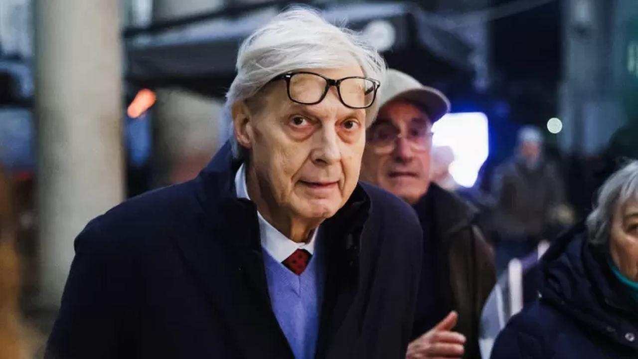 Vittorio Sgarbi, arrivata in queste ore la notizia: la situazione è drammatica | Una scelta difficile