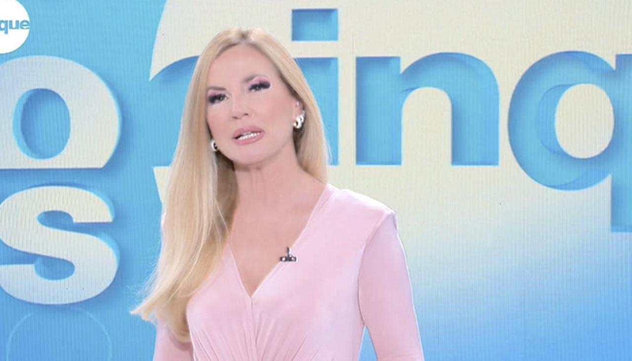 È morta, l’annuncio improvviso di Federica Panicucci | Cala il gelo in studio: trasmissione interrotta